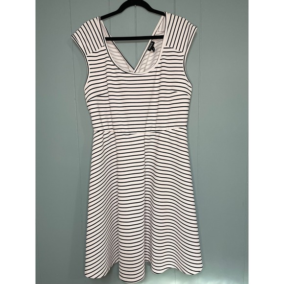 Torrid Black White Striped V Neck Criss Cross Back Skater Dress Plus Size 2 - Picture 2 of 6